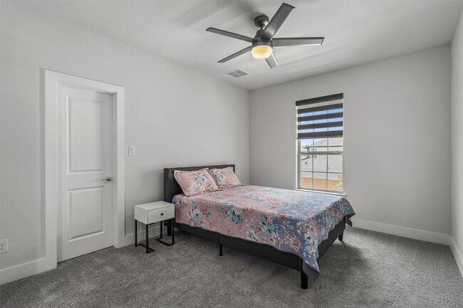 Building Photo - 5363 Orsini Blfs