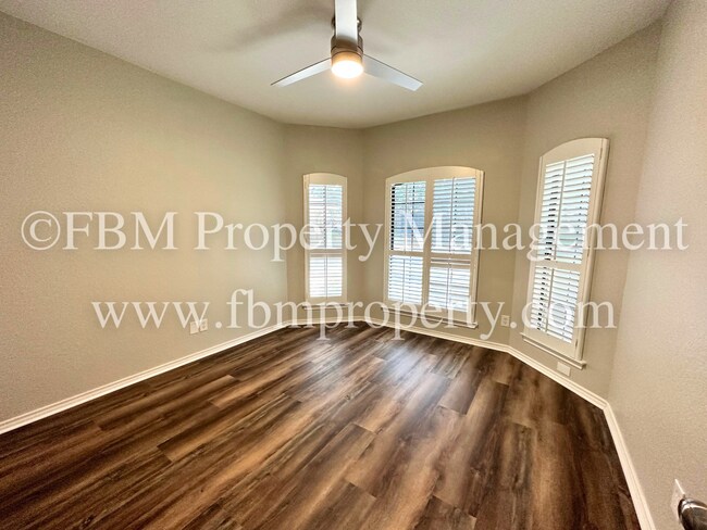 Building Photo - Charming 3 Bedroom, 2.5 Bathroom Home in A...
