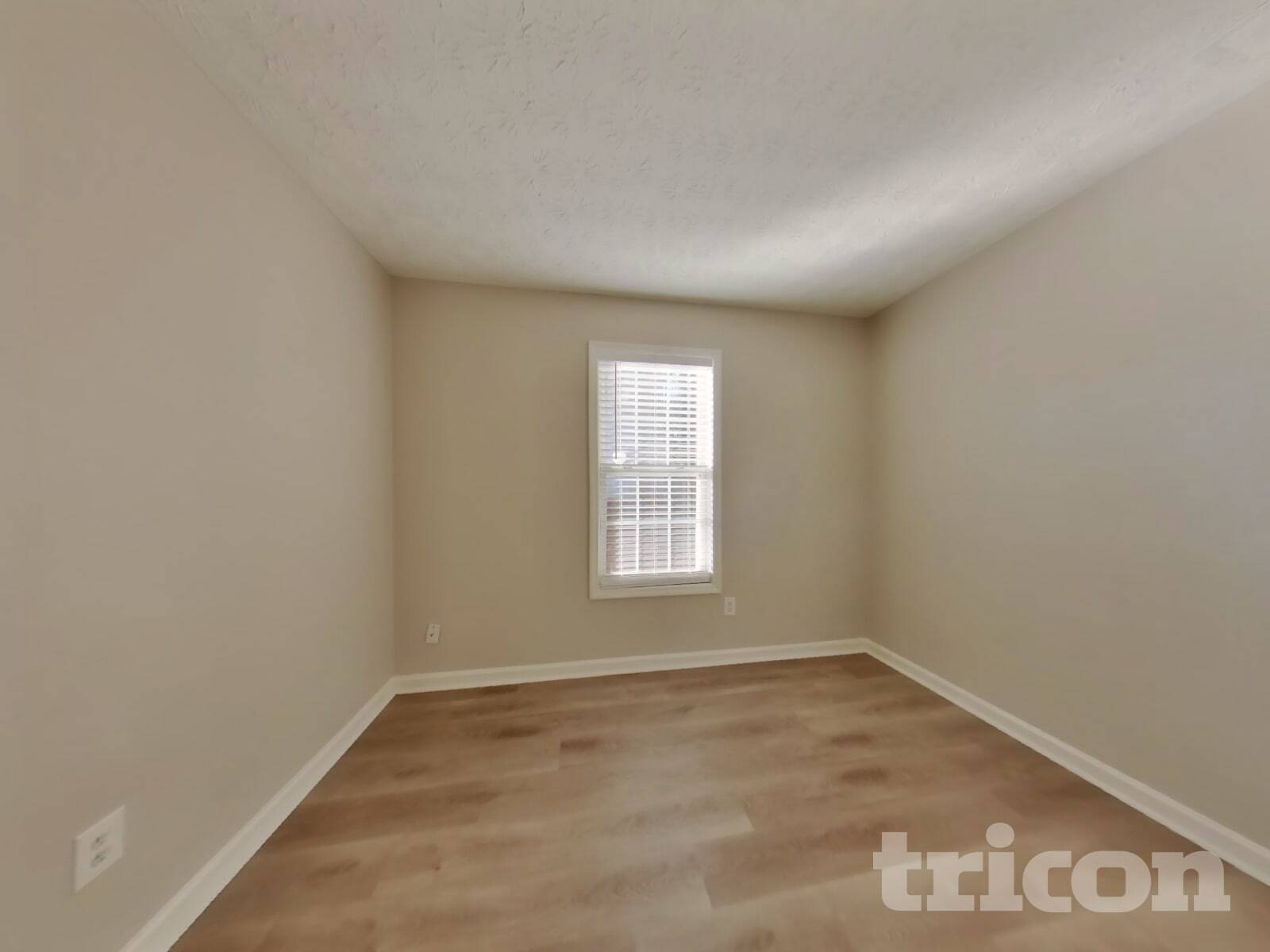 Building Photo - 20 E Lawn Dr