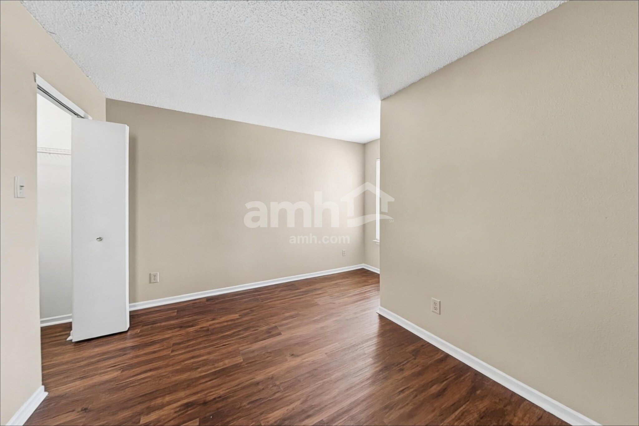 Building Photo - 15080 Fawn Hollow Ln