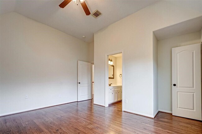 Building Photo - 2115 Foreland Dr