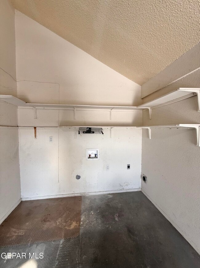 Building Photo - 1884 Lyman Dutton Cir