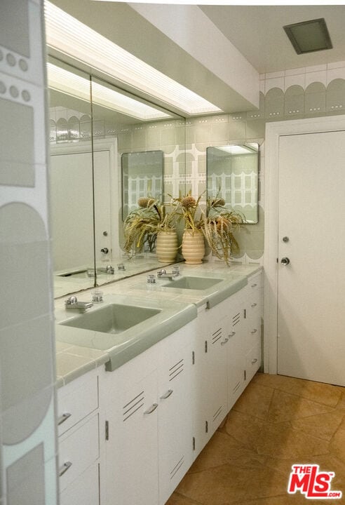 Building Photo - 1080 Acanto Pl