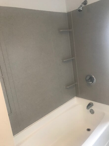 Bath/shower - 918 2nd Ave