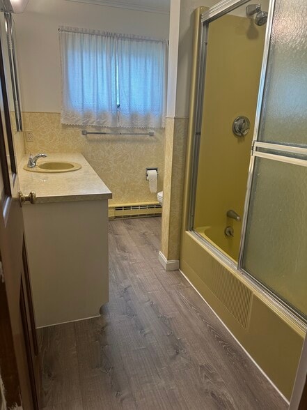 Building Photo - 5 Bayley Ave