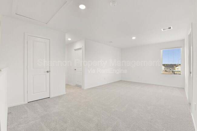 Building Photo - 253 Douglas Hls Dr