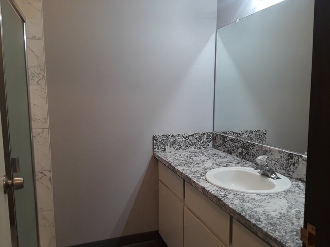 Building Photo - 2 bedroom 2 bath in Southwest Reno