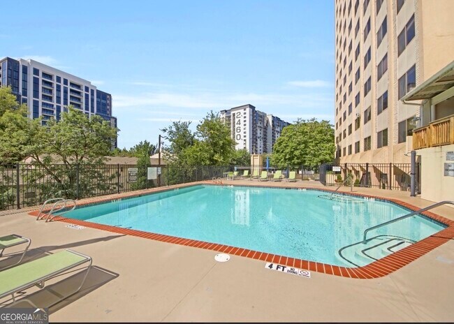 Building Photo - 2479 Peachtree Rd NE