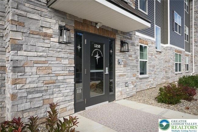 Building Photo - 1210 Eaton Ave