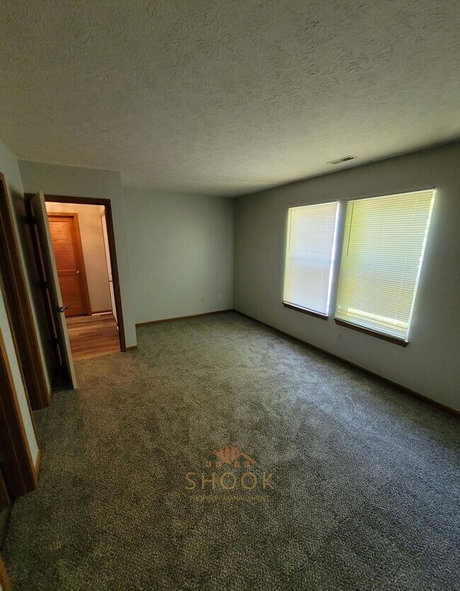 Building Photo - REMODELED 3 BR HOME - AVAILABLE MID JUNE