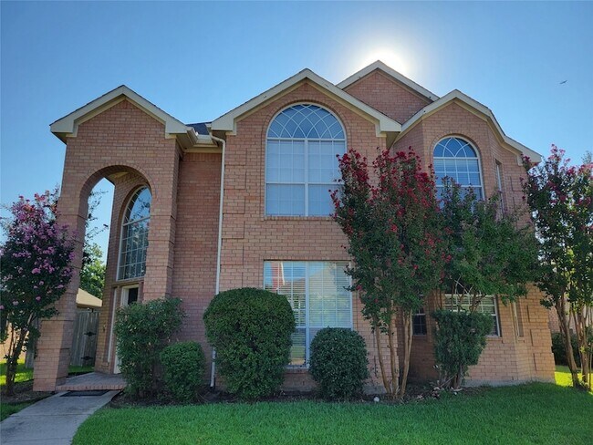 Primary Photo - 7020 Goldenrod Dr