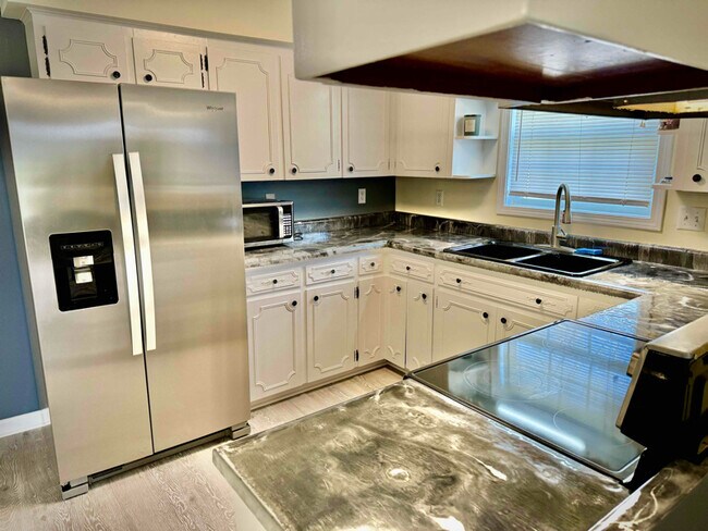 Building Photo - 73 Dan St