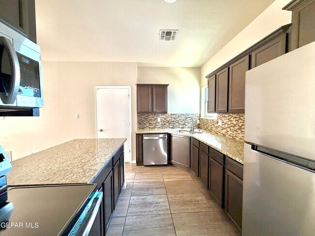 Building Photo - 11145 Eleanor Coldwell Ln