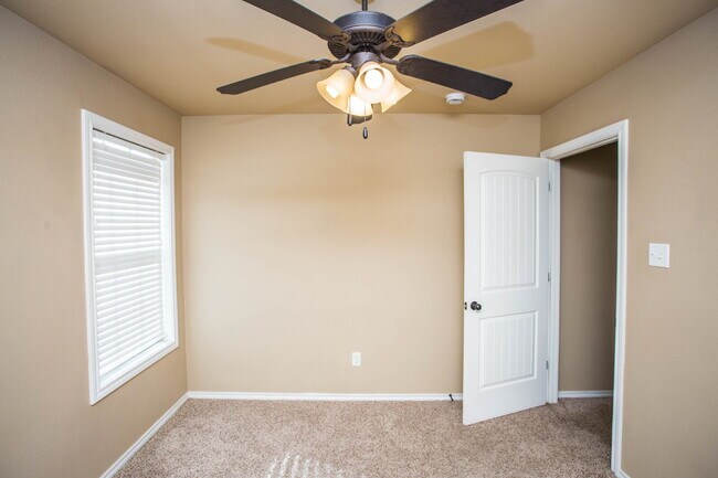 Building Photo - Charming 4 Bedroom, 2 Bath Two-Story Duplex