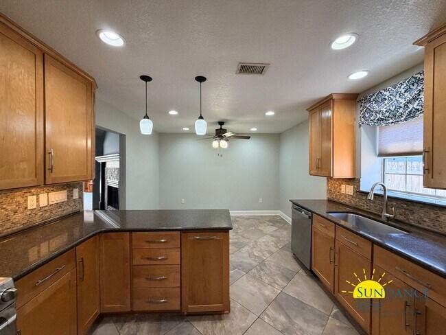 Building Photo - 4504 Boca Dr