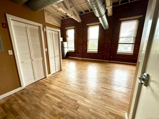 Building Photo - 325 Lafayette St