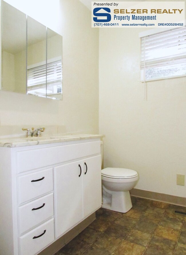 Building Photo - 293 Toyon Rd