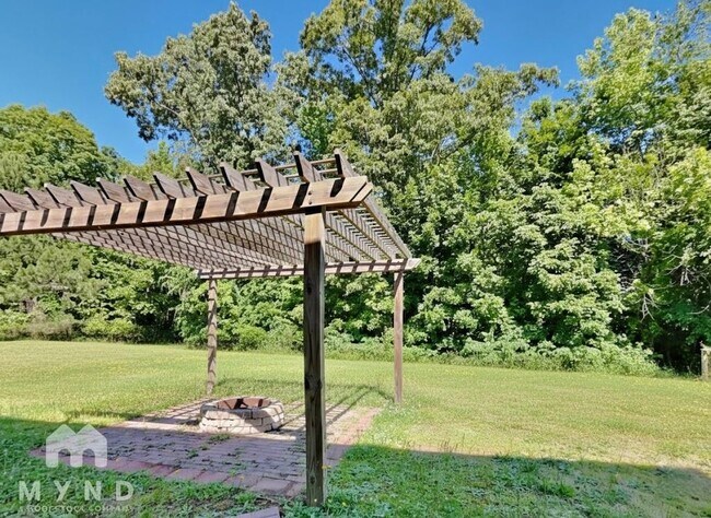 Building Photo - 909 Summer Storm Dr