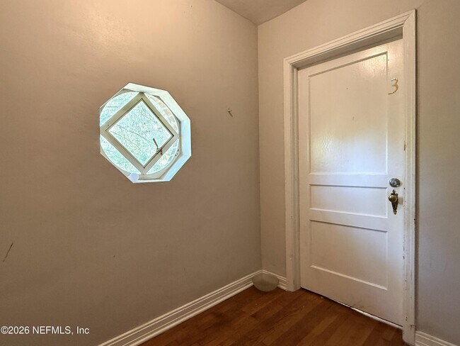 Building Photo - 1557 Ingleside Ave