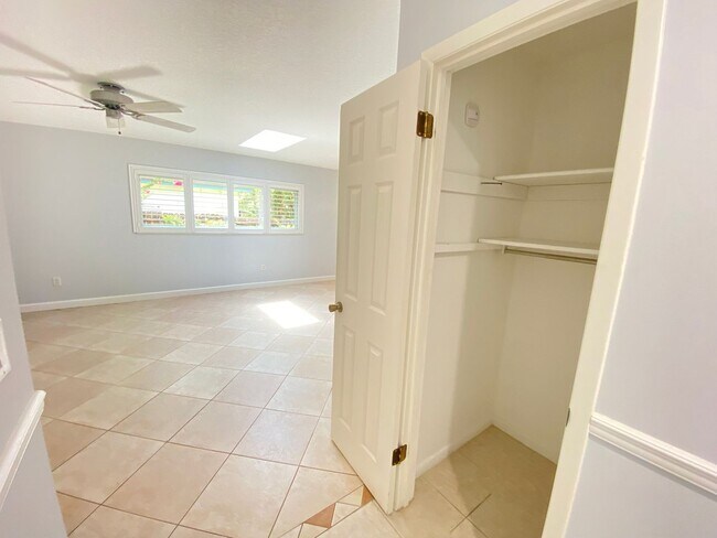 Building Photo - Wekiva home ready for move in! 3B/2B, 2 se...