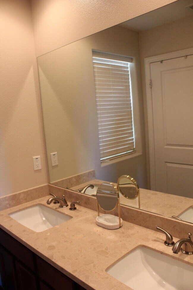 Building Photo - 52082 Rosewood Ln
