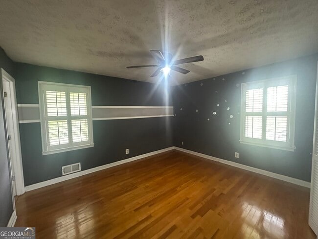 Building Photo - 3053 Menlo Park Dr