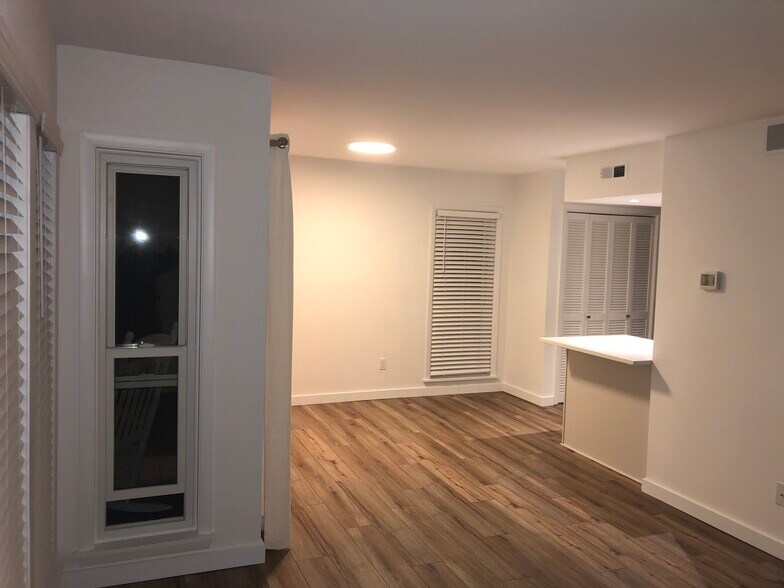 Building Photo - 800 St Andrews Dr