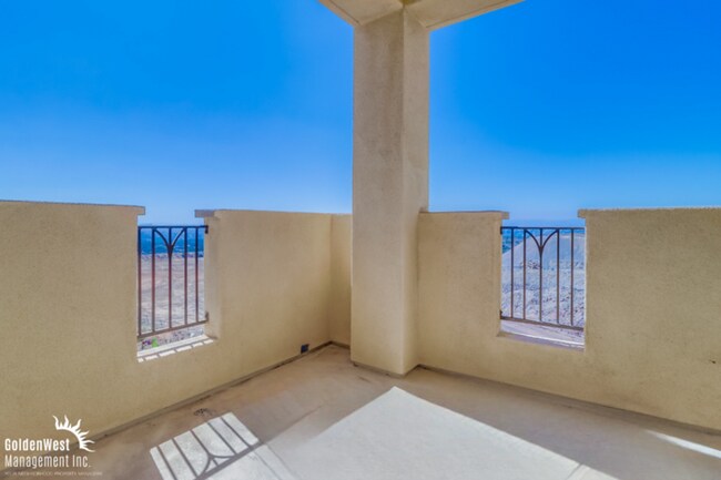 Building Photo - Stunning Corner Unit 4Bdm 3.5Ba Townhome w...