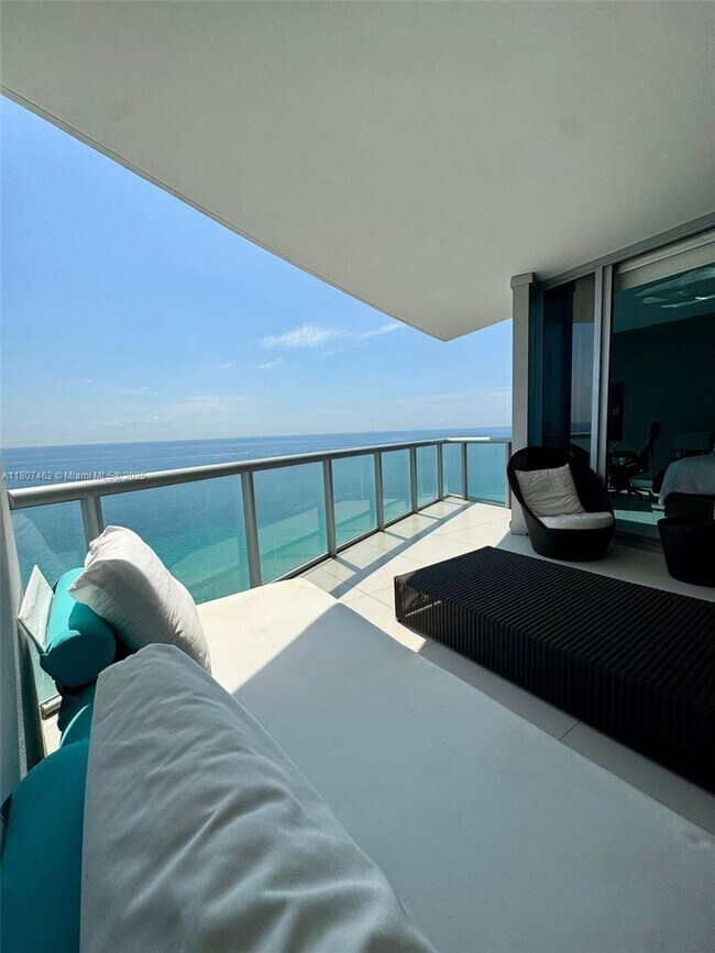 Building Photo - 17121 Collins Ave