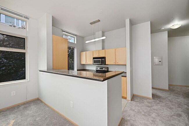 Building Photo - 425 23rd Ave S