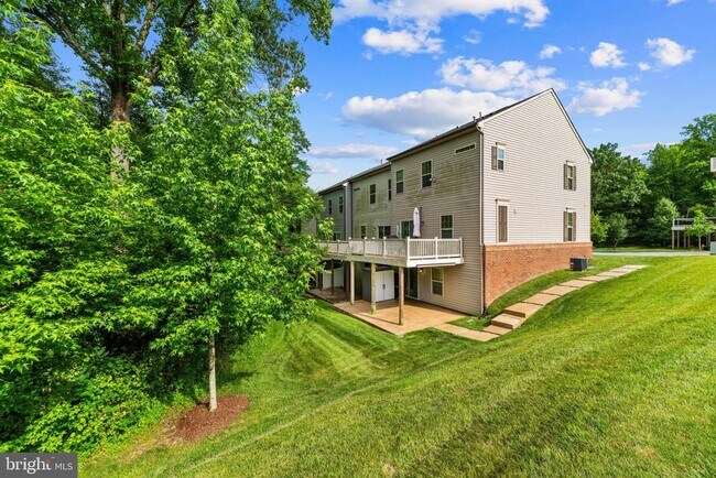 Building Photo - 2720 Fredericksburg Rd