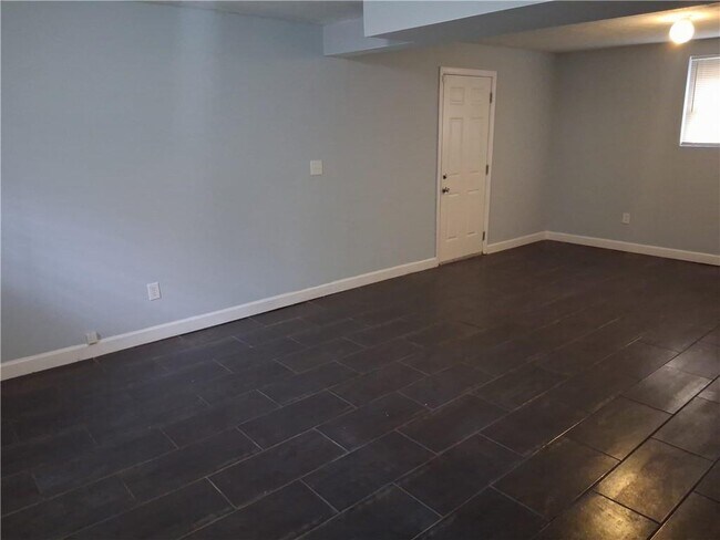 Building Photo - 6680 Cambridge Dr