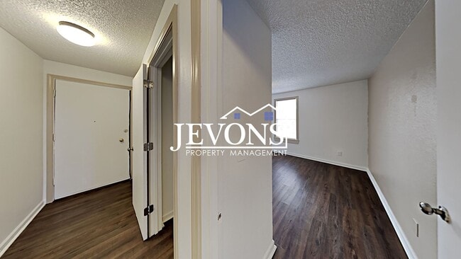 Building Photo - Charming duplex in a walkable location near the University of Puget Sound