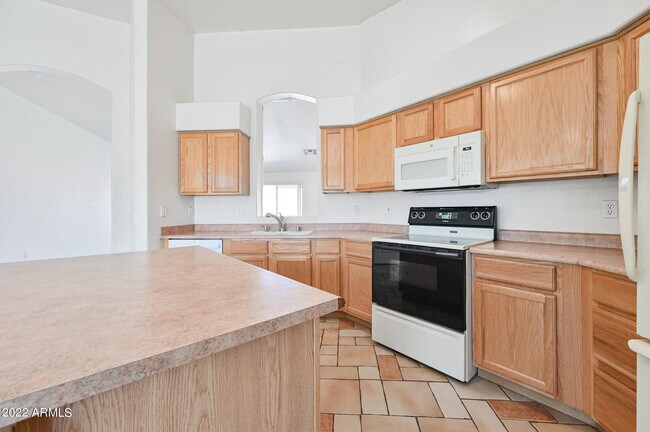 Building Photo - 5047 S Roosevelt St