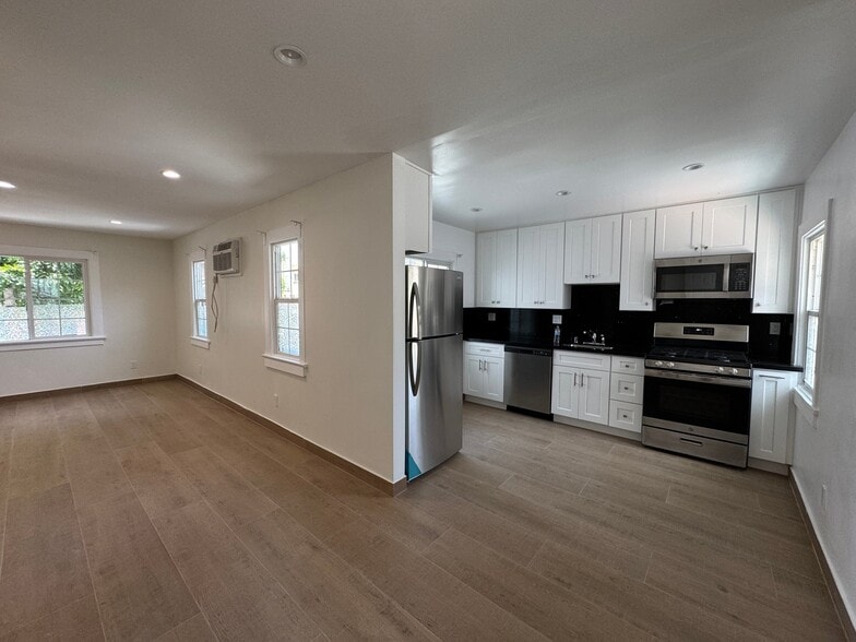Building Photo - 14224 Friar St