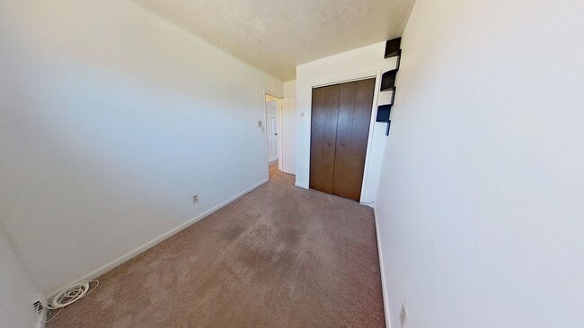 Building Photo - Charming 2 Bedroom Townhouse