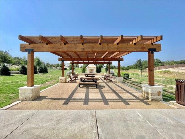 Building Photo - 2415 Lakey Cv