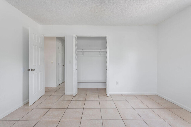 Building Photo - 2449 Saginaw Ave