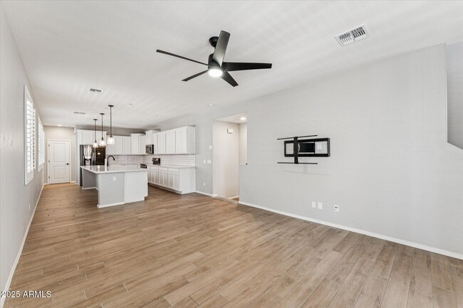 Building Photo - 1731 E Chelsea Ln