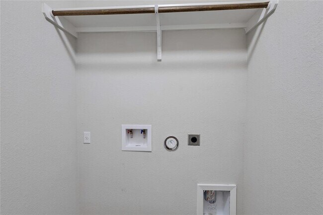 Building Photo - 1105 Burin Dr