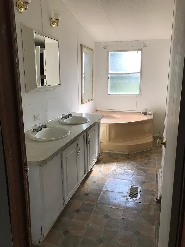 Building Photo - 3 Bedroom 2 bathroom