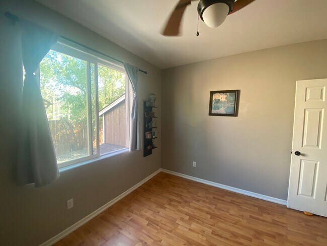 Building Photo - Single level home located in Redmond!  RV ...