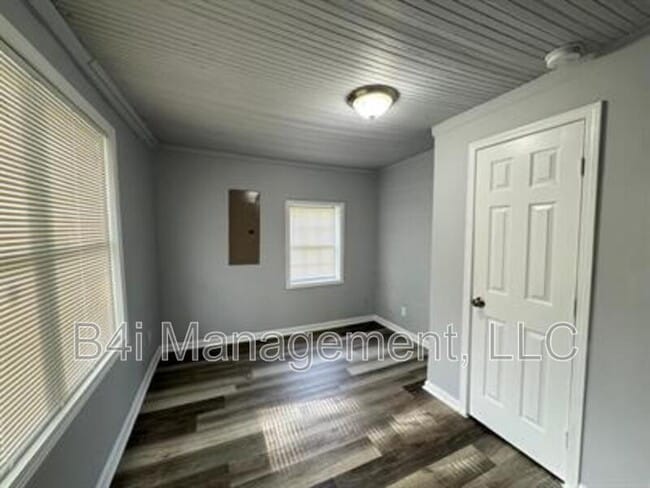 Building Photo - 129 Watts St