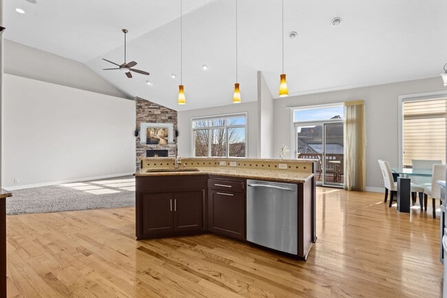 Building Photo - Stunning 4 bedroom Ranch in Elkhorn