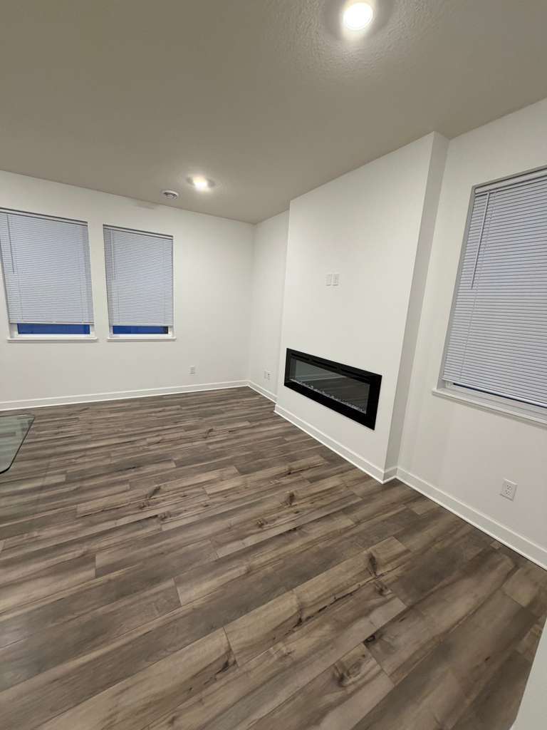 Building Photo - 10604 Heron Ave S