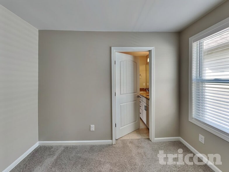 Building Photo - 319 Imperial Ct