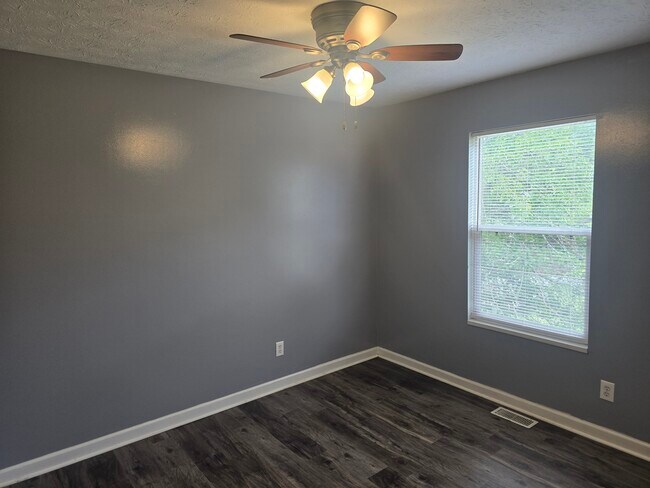 Building Photo - 1905 E Balsam Ct