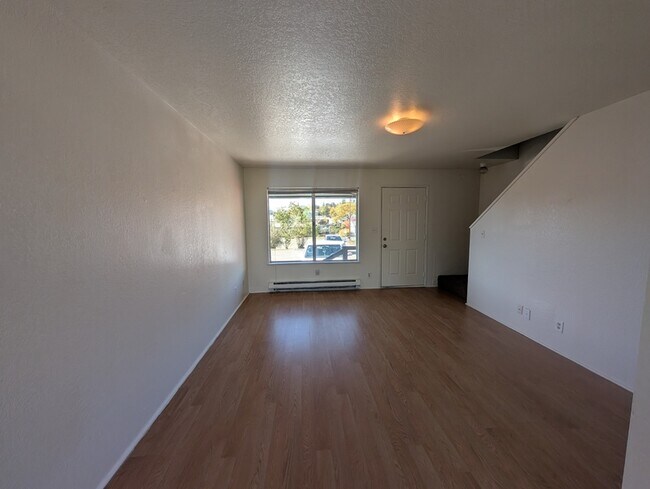 Building Photo - 275 Rose Ave