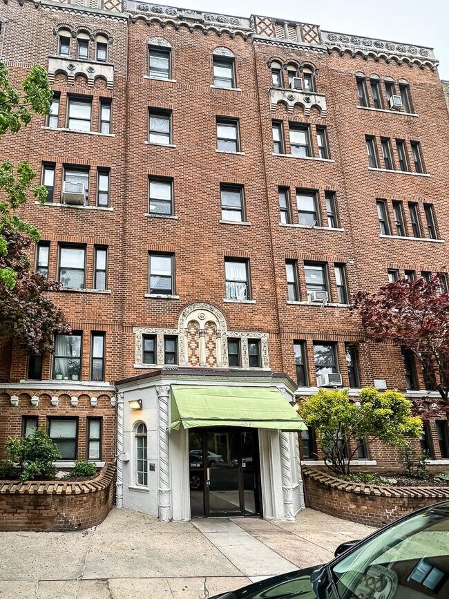 Building Photo - 36 Duncan Ave