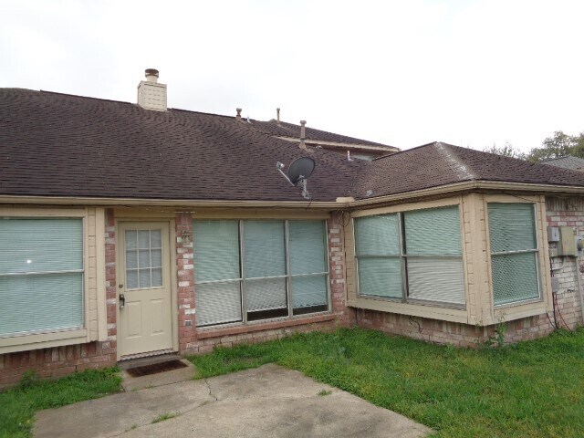 Building Photo - 16318 Leamington Ln